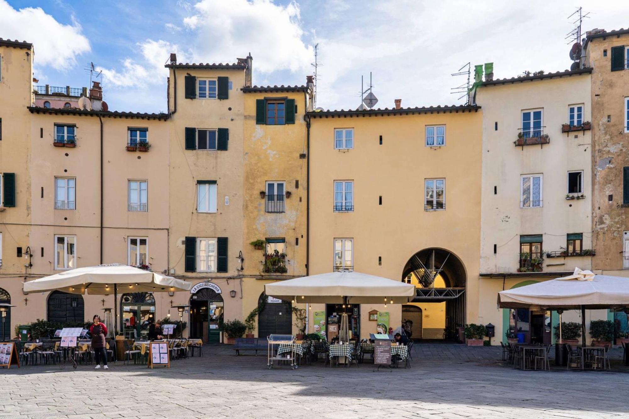 La Dimora Nell'Anfiteatro Hotel Лука Екстериор снимка